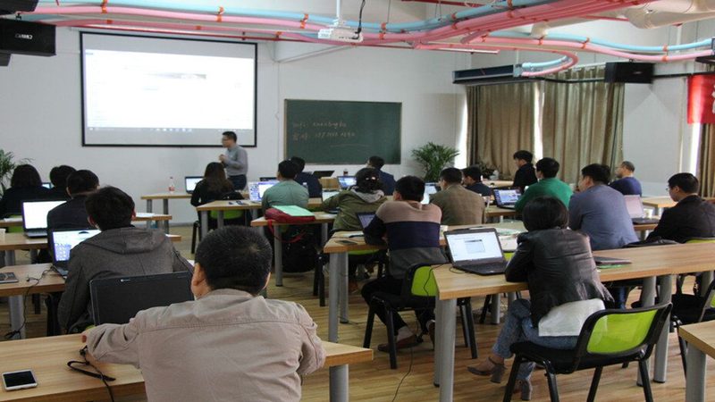 企业培训讲师一天费用几何？揭秘培训成本构成**