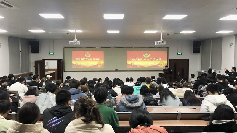 在翻译过程中，要注意语言规范，避免出现中式英语。以下是一些常见的中式英语表达：